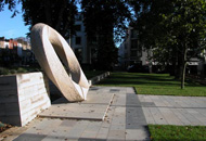 New war memorial; commissioned from the artist John Maine by the London Borough of Islington, 2006; photo: John Maine