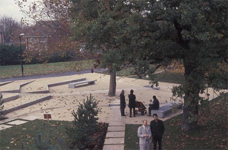 The Spacemakers' public space (materials: precast concrete and bound gravel), Hartcliffe, Bristol. Landscape Architect, Loci Design, 2004. Photo: Loci Design.