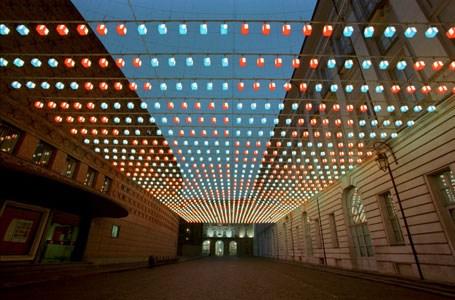 ’Tapetto Volante’ (Flying Carpet), Illuminated lanterns, steel cables, by Daniel Buren, 2002. Piazzetta Mollino, Turin (Luci d’Artista). Photo: Giorgio Sottile
