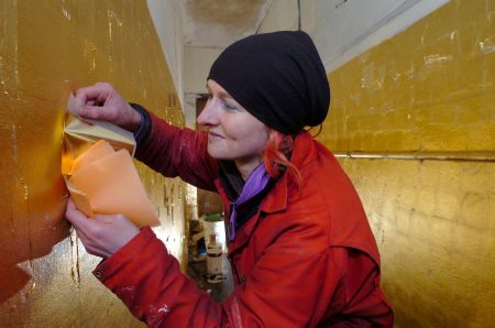 Artist Ginny Hutchison at work on her installation at No. 7 Kirk Street, Peterhead, March 2006. Photograph by Sans façon.