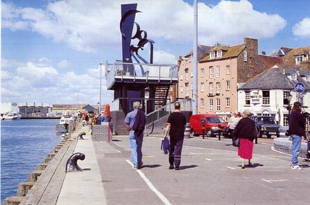Sea Music, steel sculpture by Sir Anthony Caro, 1991. Poole Quayside, Dorset. Photo: smallGLOBAL