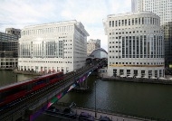 300 metre long painting unveiled at Canary Wharf